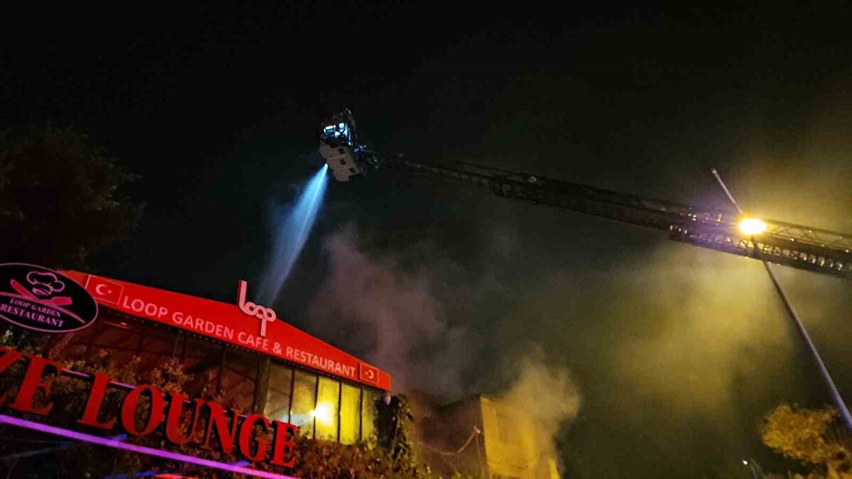 Edinilen bilgiye göre yangın henüz bilinmeyen sebeple başladı. Hızla büyüyen yangın metruk binayı tamamen sardı. 