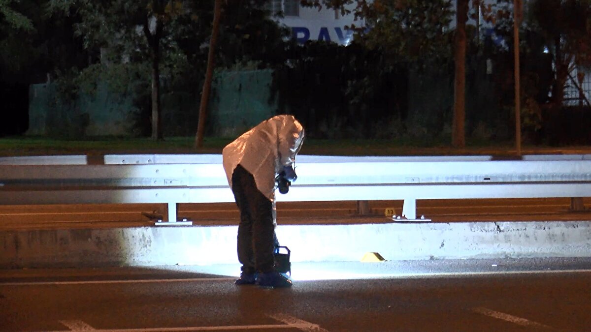 Polis ekipleri kaza sonrası yakalanan araçta detaylı inceleme yaptı.