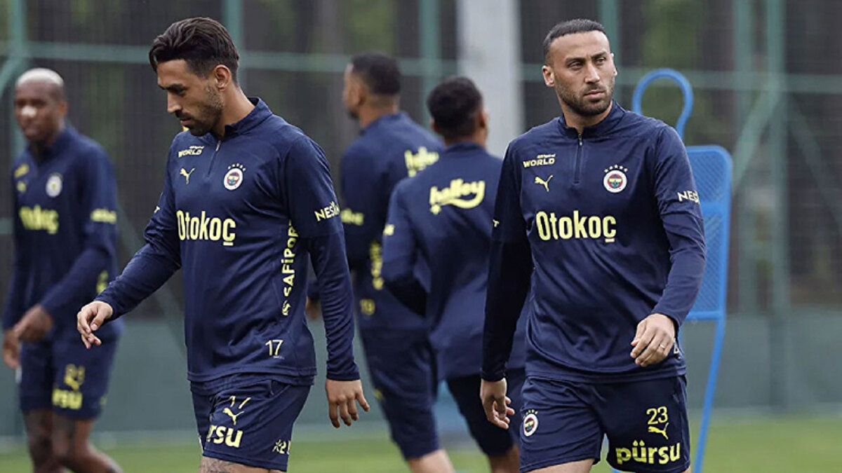 Sözcü'nün haberine göre; Cenk Tosun ve İrfan Can Kahveci karar sonrası şunları söyledi: <br><br>İrfan Can Kahveci: "Her takımda puan kaybı sonrası soyunma odasında tartışmalar olur. Kadro dışı kalmamı gerektiren bir şey yoktu."