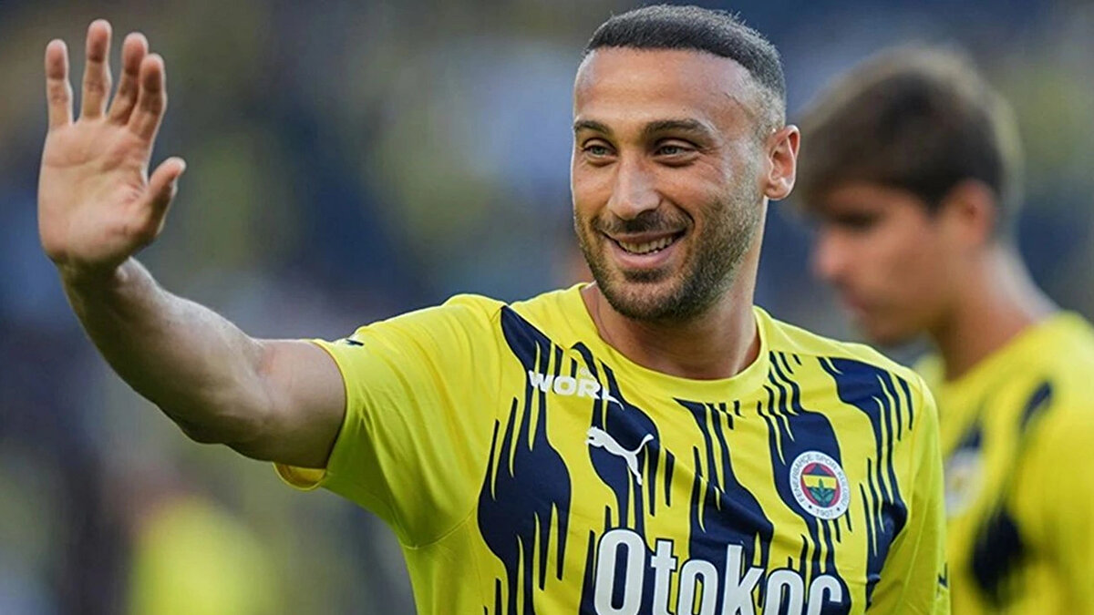 SOYUNMA ODASINA NELER OLDU? <br><br>İddialara göre; Samsunspor maçından sonra Fenerbahçe soyunma odasında İrfan Can, Cenk Tosun ve Archie Brown arasında bir gerginlik yaşandı. Tartışmaya Edson Alvarez'in de dahil olduğu belirtiliyor.