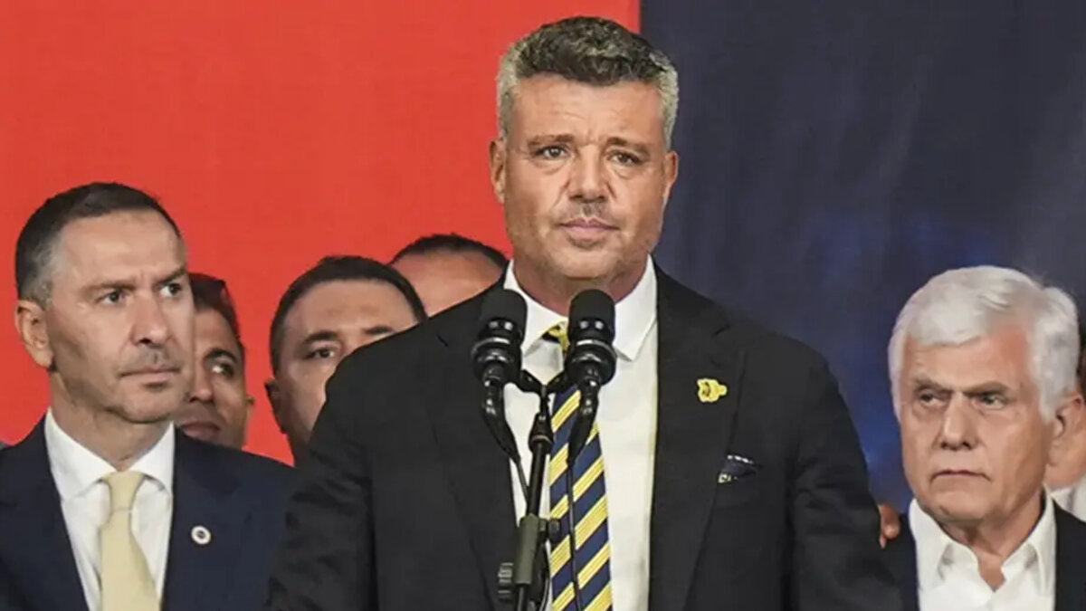 Yönetim, yapılan incelemelerde Fenerbahçe Akademisi'nden "yetersiz" raporuyla gönderilen bazı scoutların kısa bir süre sonra A takımın scout ekibine dahil edildiğini tespit etti.<br><br>