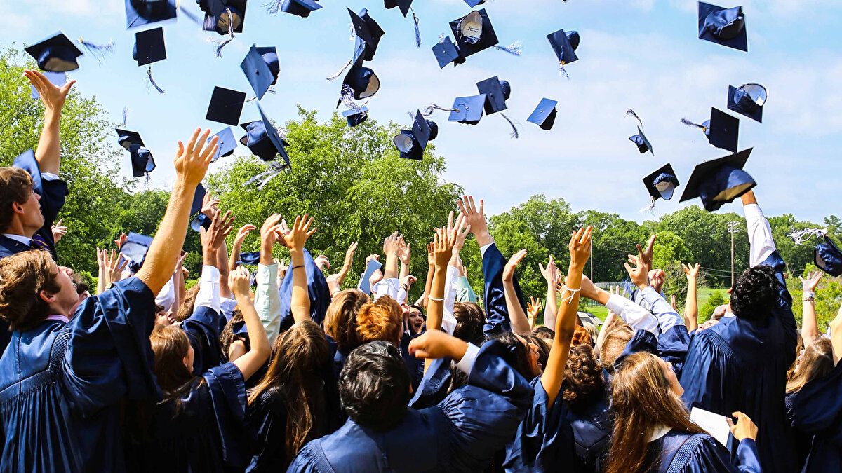 İBB BURS BAŞVURUSU NASIL YAPILIR?<br><br>Başvuru işlemleri:<br><br>gencuniversiteli.ibb.istanbul adresi üzerinden<br><br>veya İstanbul Senin uygulaması aracılığıyla yapılabilecek.