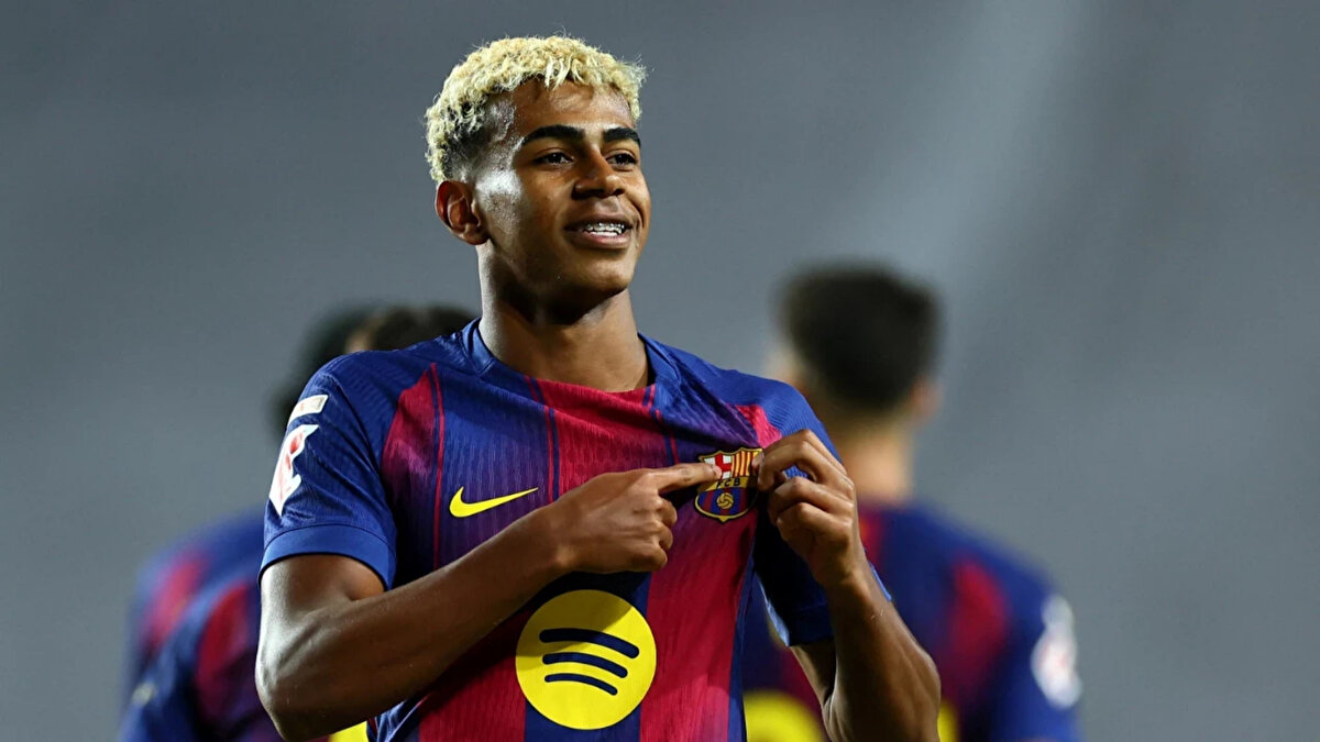 "Lamine bir dahi. Ona destek olmalı ve en iyi tavsiyeleri vermeliyiz ama yaşadıkları nedeniyle yaşıtlarından çok daha olgun bir çocuk. Bu şöhret onu bunaltabilir ama o bununla çok iyi başa çıkıyor. Ona iyi davranmanın yolu ona yardım etmektir. O da herkes gibi hatalar yapacaktır ve belki de çok genç olduğu için daha fazla hata yapacaktır. O kendini sevdiren bir delikanlı."