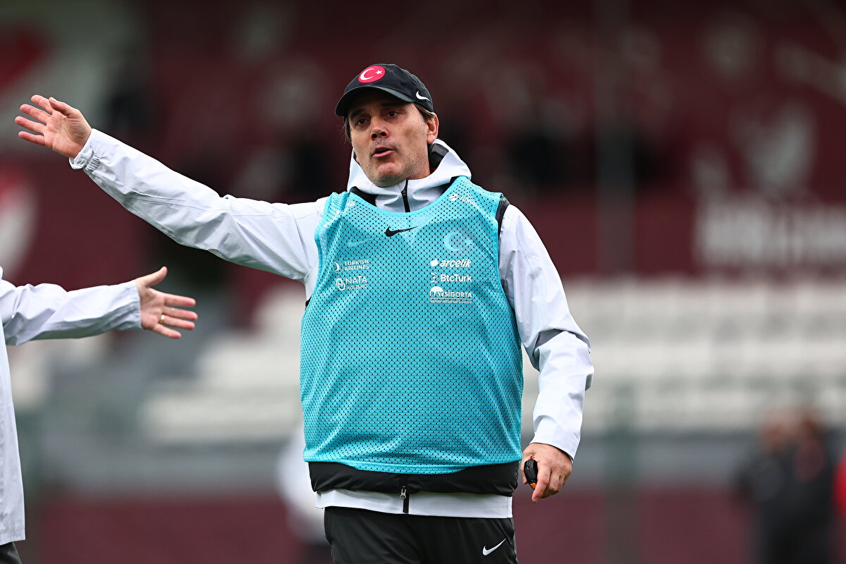 TÜM GELİRİ GAZZE'YE<br>Türkiye Futbol Federasyonu (TFF), A Milli Futbol Takımı'nın 2026 FIFA Dünya Kupası elemelerinde karşılaşacağı Gürcistan maçının tribün gelirlerinin Gazze'ye bağışlanacağını açıkladı.