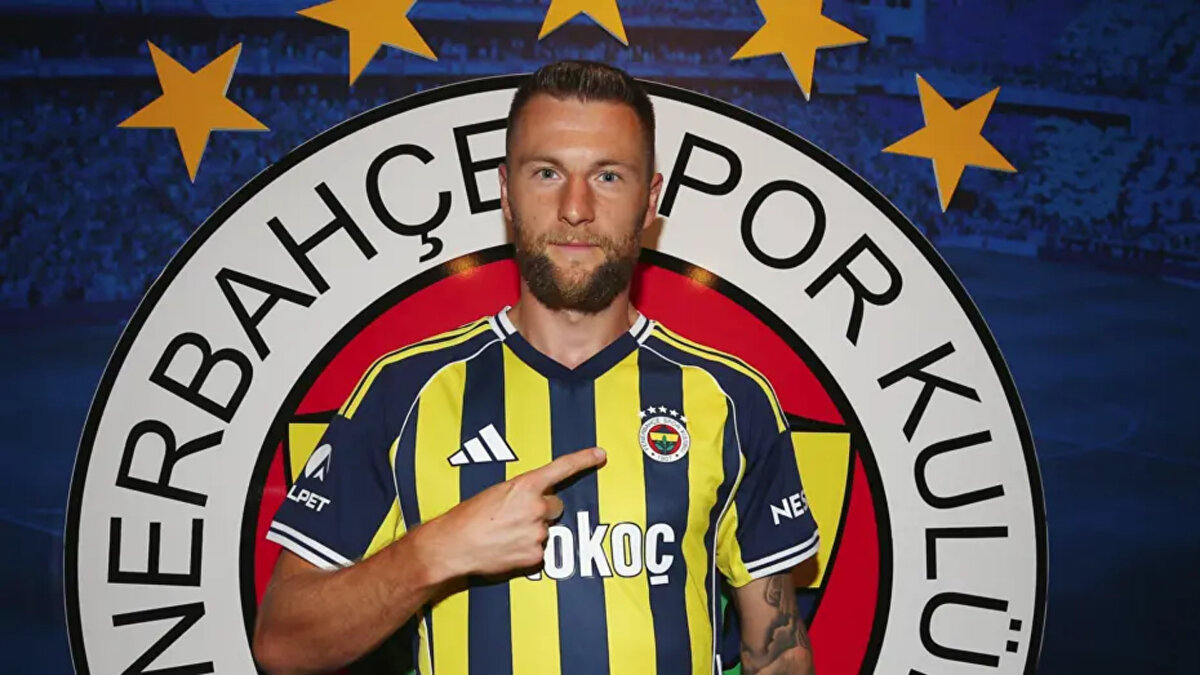 JUVENTUS, SKRINIAR'I LİSTEYE ALDI<br><br>La Gazzetta dello Sport'un geçtiği habere göre Juventus, Milan Skriniar'la ilgileniyor. Serie A devi, sakatlığı nedeniyle en az 2 ay forma giyemeyecek olan Bremer'in yerine arayışlara başlarken, Skriniar listenin zirvesinde yer aldı.