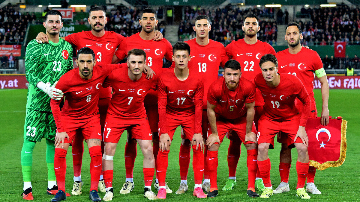 Muhtemel 11'ler<br>Türkiye: Uğurcan Çakır, Zeki Çelik, Merih Demiral, Abdülkerim Bardakcı, Ferdi Kadıoğlu, Orkun Kökçü, Hakan Çalhanoğlu, Yunus Akgün, Arda Güler, Kenan Yıldız, Barış Alper Yılmaz.