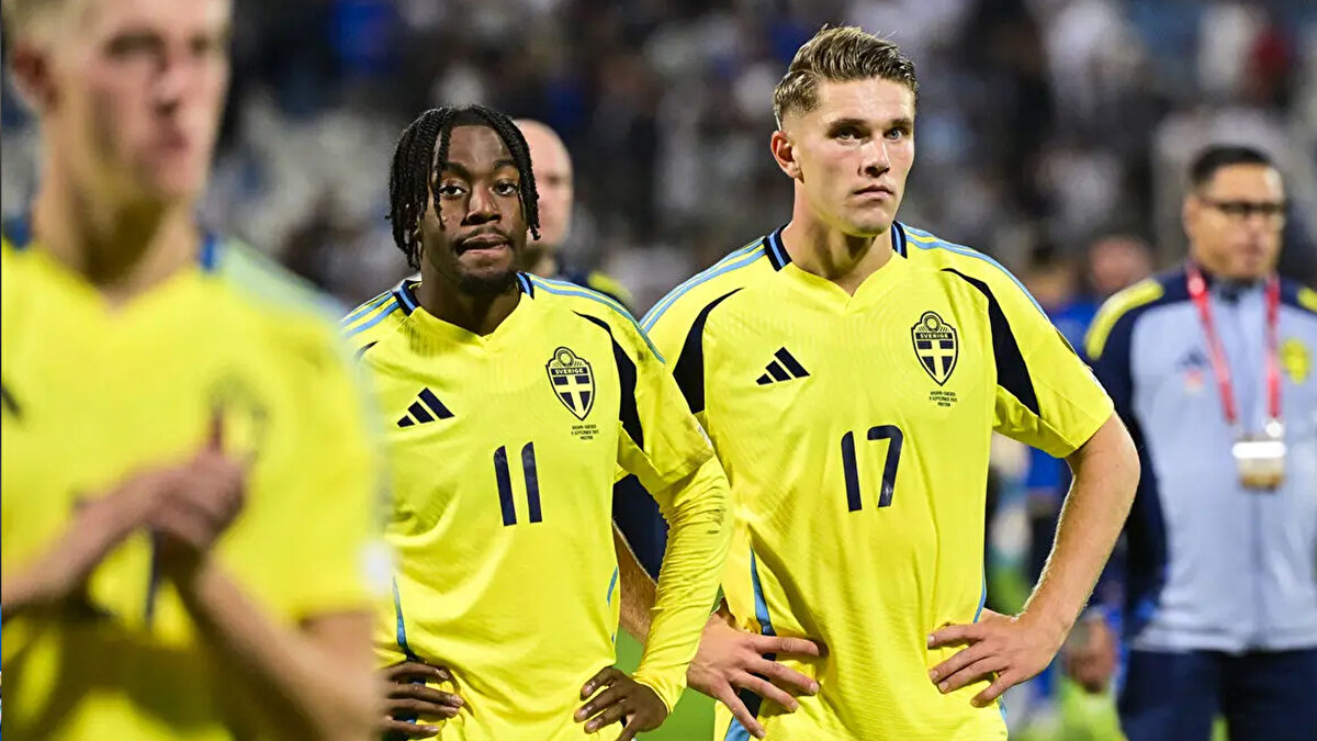 İSVEÇ, ULUSLAR LİGİ'NDE LİDER OLDUĞU İÇİN ŞANSI DEVAM EDİYOR<br><br>İsveç, Uluslar Ligi'nde kendi grubunu lider tamamladığı için Dünya Kupası Elemeleri'nde grubunu ilk ikide bitiremese de play-off oynama hakkına sahip olacak.