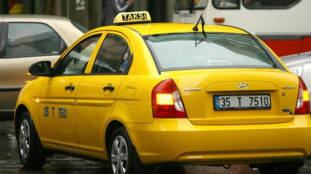 Taksileri, taksi plaka sahibi, şoför ya da taksiyi galeriden kirayalan kiracı ve şoför kullanabiliyor. Taksi plakası kiralamak yasa dışı bir eylem olsa da bu işlem gerçekleştiriliyor.<br><br>Günümüzde taksinin elde ettiği gelire ilişkin vergi, ister kiracı olsun ister şoför olsun plaka sahibi tarafından ödeniyor. 
