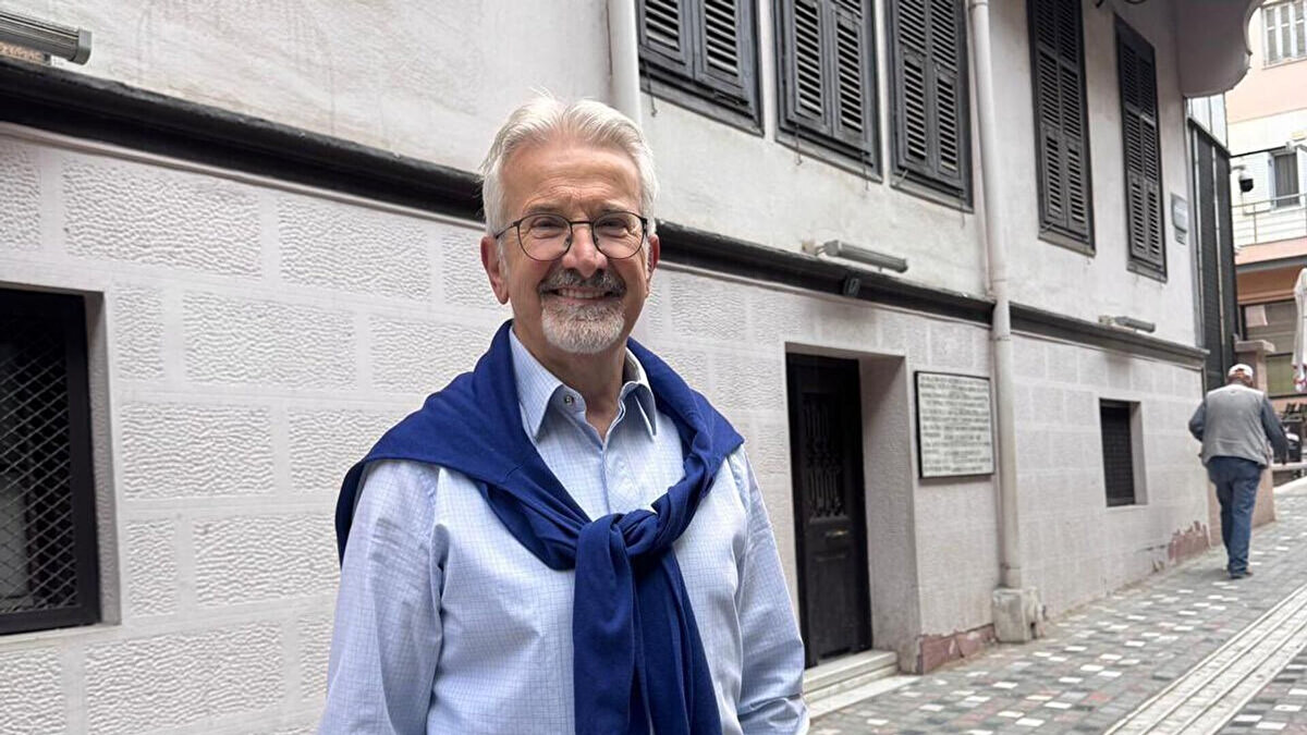 Konuya ilişkin Cumhuriyet Başsavcılığı tarafından açıklama yapıldı. Açıklamada şu ifadelere yer verildi:“Cumhuriyet Başsavcılığımızca ‘Suç işlemek amacıyla örgüt kurma, yönetme ve Suç işlemek amacı ile kurulan örgüte üye olma, Rüşvet ve suçtan kaynaklanan mal varlığını aklama’ suçlarından yürütülen soruşturma kapsamında; Cumhuriyet Başsavcılığımızın talimatı ile Bursa İl Emniyet Müdürlüğü Kaçakçılık ve Organize Suçlarla Şube Müdürlüğü görevlilerince 23 şüpheliye yönelik olarak 10.10.2025 tarihinde Bursa merkezli toplam 3 ilde düzenlenen eş zamanlı operasyonda; 22 şüphelinin yakalanarak gözaltına alındığı, Cumhuriyet Başsavcılığımızca 18 şüphelinin tutuklama talebi ile 4 şüphelinin ise adli kontrol talebi ile Bursa Nöbetçi Sulh Ceza Hakimliğine sevk edildiği, Bursa Nöbetçi Sulh Ceza Hakimliğince 15 şüpheli hakkında tutuklama, 7 şüpheli hakkında ise adli kontrol kararı verildiği, operasyon kapsamında yapılan aramalarda bir miktar para ve ziynet eşyası ile gayrimenkul, araç, banka ve kripto para hesaplarına el konulduğu, ayrıca soruşturma kapsamında 1 şirkete TMSF marifetiyle kayyum atandığı, Bursa Nöbetçi Sulh Ceza Hakimliğince haklarında tutuklama kararı verilen şüphelilerin konumlarına uygun Kapalı Ceza İnfaz Kurumu’na gönderildiği, firari 1 şüpheli hakkında ise yakalama çalışmalarının devam ettiği, Cumhuriyet Başsavcılığımızca soruşturmanın titizlikle yürütüldüğü, soruşturmanın safahatı ve sonucu hakkında bilgi verileceği hususu, Kamuoyuna saygıyla duyurulur.”