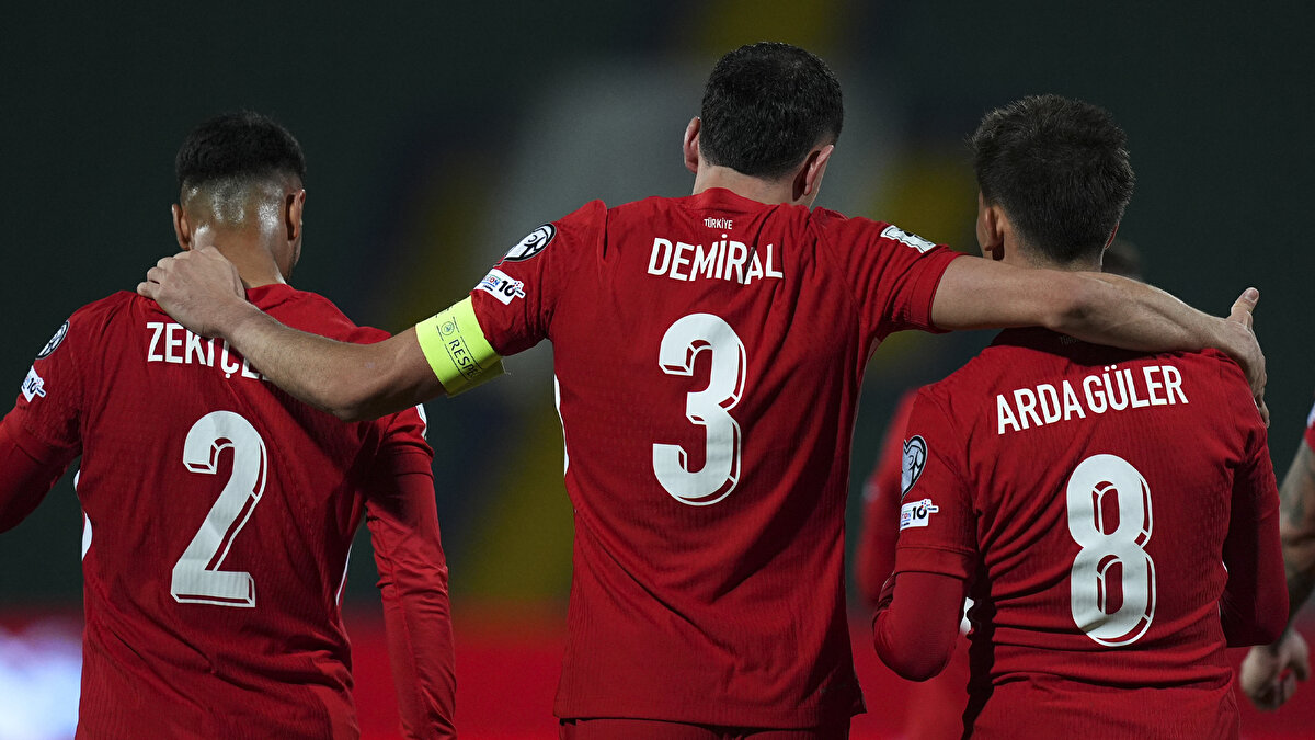 İkinci sıradan play-off: Eğer Türkiye grubunu ikinci sırada bitirirse play-off ile Dünya Kupası'na katılma şansı olacak. Bu senaryo daha olası görünüyor şimdilik. Türkiye, play-off'a kalırsa orada da 2 maç oynayacak. Yarı final ve final olacak şekilde.<br>