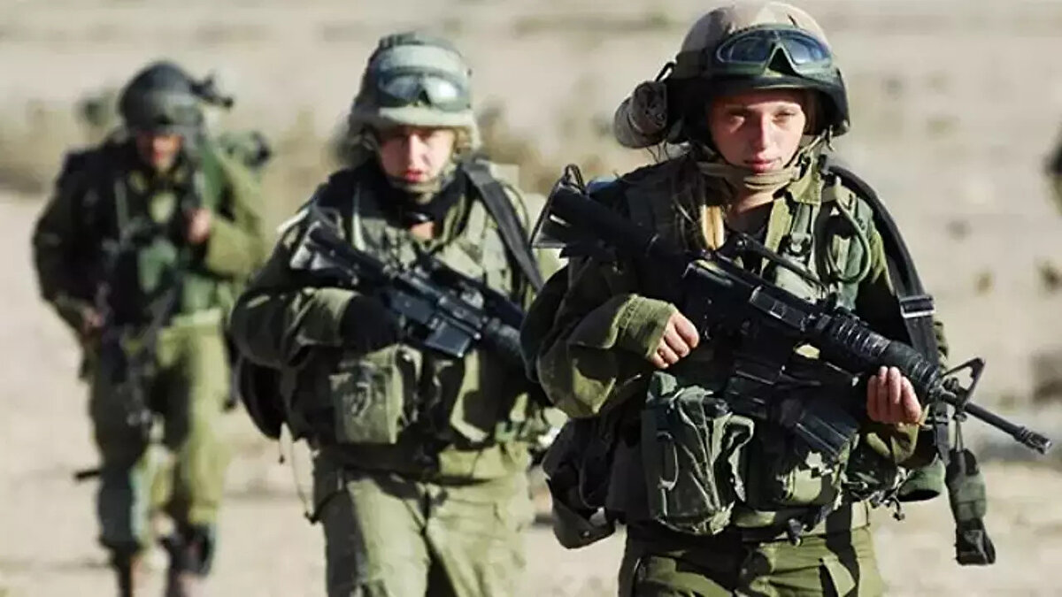 Son durum: Gözler Komisyon kararında<br><br>Kadınlara askerlik zorunluluğu teklifiyle ilgili süreç henüz erken aşamada bulunuyor. Dilekçenin TBMM Dilekçe Komisyonu’nda görüşülmesi ve değerlendirilmesi bekleniyor. Şu an için resmi bir karar veya yasa değişikliği bulunmamakla birlikte, Komisyon’un ilerleyen günlerde yapacağı değerlendirme kamuoyunun gündeminde olacak.