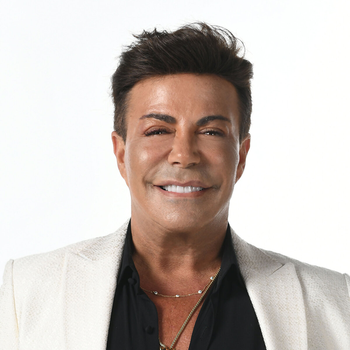 Fatih Ürek, müzik kariyeri boyunca sahne enerjisi ve kendine has yorumuyla tanınırken, pop ve fantezi müziğin önde gelen isimleri arasındaki yerini sağlamlaştırdı.<br>