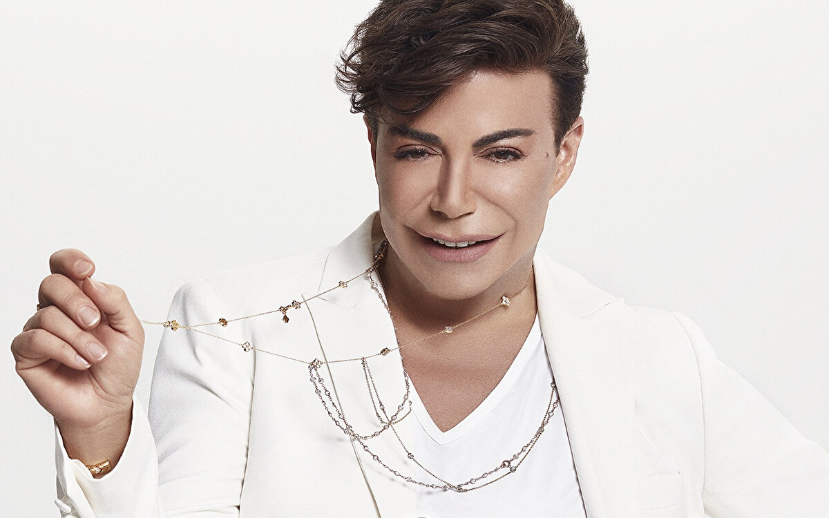 Diskografisi (Seçilmiş Albümler)<br>Yaktı Yaktı (1993)<br><br>Sen İki Gözümsün (1995)<br><br>Sus (2008)<br><br>Hayde (2011)<br><br>Altın Çağ (2015)<br><br>Sallayana Sallaya (2016) (Single)<br>