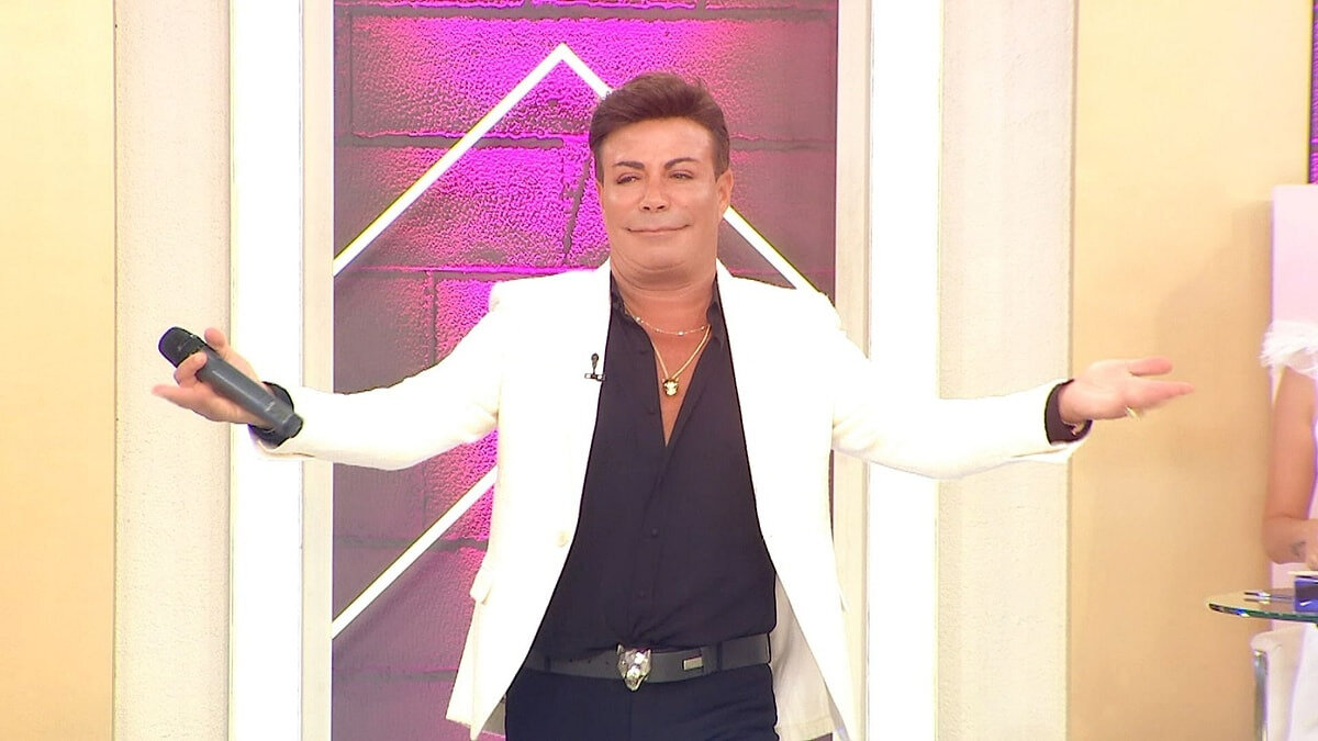 Sinema ve Televizyon Kariyeri<br>Fatih Ürek, sahne çalışmaları dışında eğlence ve sinema dünyasında da yer aldı. 1995-2007 yılları arasında yayınlanan "Reyting Hamdi" gibi komedi programlarında yer alan sanatçı, aynı zamanda "Şeytanın Pabucu" (2008) ve "Neredesin Firuze" (2004) gibi sinema filmleriyle de izleyicinin karşısına çıktı. Son yıllarda "Güldür Güldür" ve "Arkadaşım Hoşgeldin" gibi popüler programlara konuk olarak televizyon kariyerini sürdürdü.