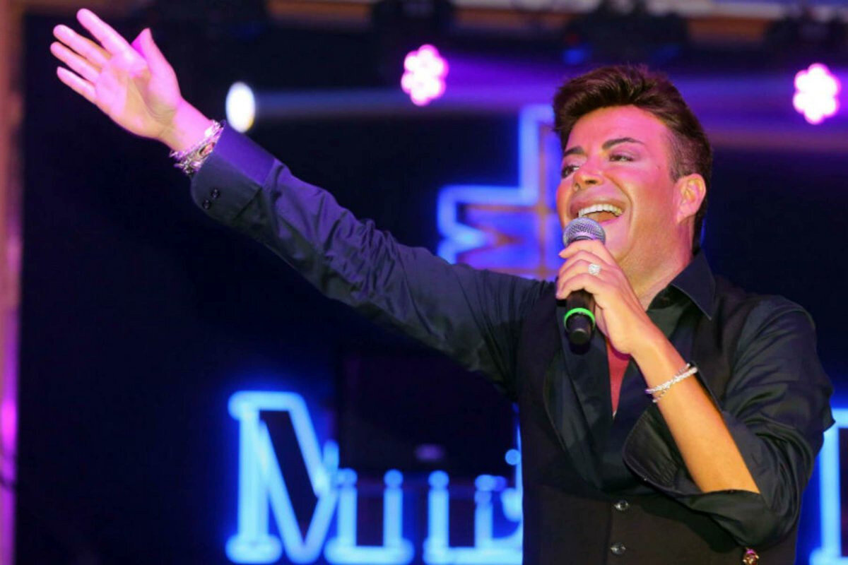 Türk müziğinin renkli ve enerjik isimlerinden, pop ve fantezi türlerinin sevilen sesi Fatih Ürek, kariyerindeki dönüşüm ve sahne performanslarıyla sıkça adından söz ettirdi.