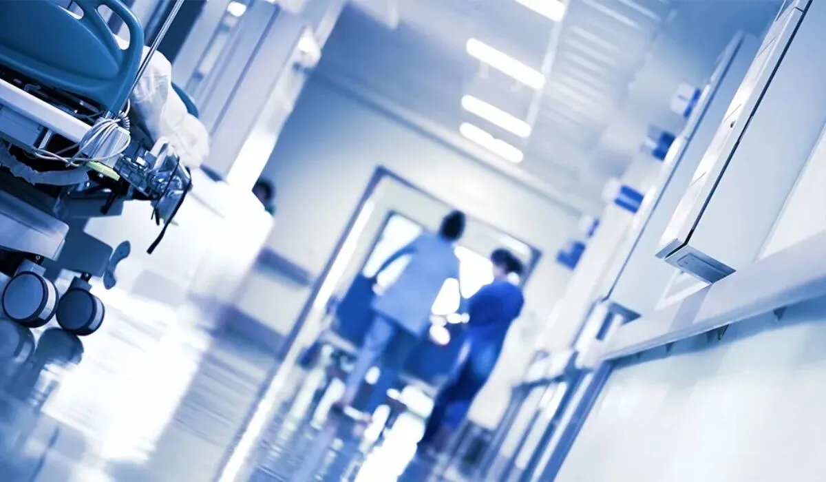 ADAYLAR ASGARİ ÜCRETLE GÖREVE BAŞLAYACAK<br>Kura çekiminin ardından adayların yerleştirildikleri sağlık kurumları belli olacak. Adayların teslim etmesi gereken evraklar ilgili kurumlardan alınabilecek. Belirlenen süre içerisinde belgelerini teslim etmeyen adayların yerine yedek adaylar davet edilecek. Sürekli işçi kadrolarına atanan adaylar, yasal asgari ücret ile göreve başlatılacaktır.