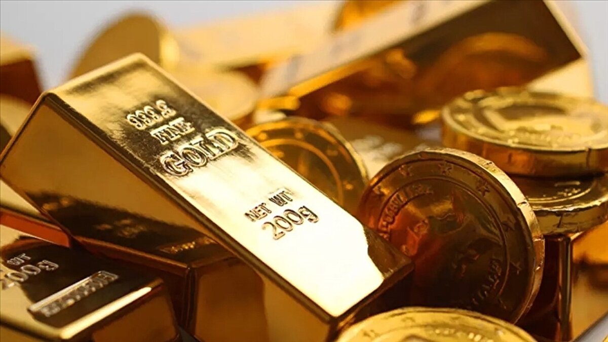 “Altını satalım mı? Alalım mı?” sorusuna Eryılmaz, mevcut pozisyonların korunmasını önererek yanıt verdi:<br><br>Altını satmayalım, elde tutalım<br><br>Gümüş için de aynı yaklaşım geçerli<br><br>Yeni alım yapacaklar aşırı pozisyonlardan kaçınmalı<br><br>Teknik açıdan gram altının 5.550 TL üzeri kaldığı sürece alıcıların şanslı olabileceğini söyledi; ancak bunun bir “yatırım” değil, trade fırsatı olduğunun altını çizdi.