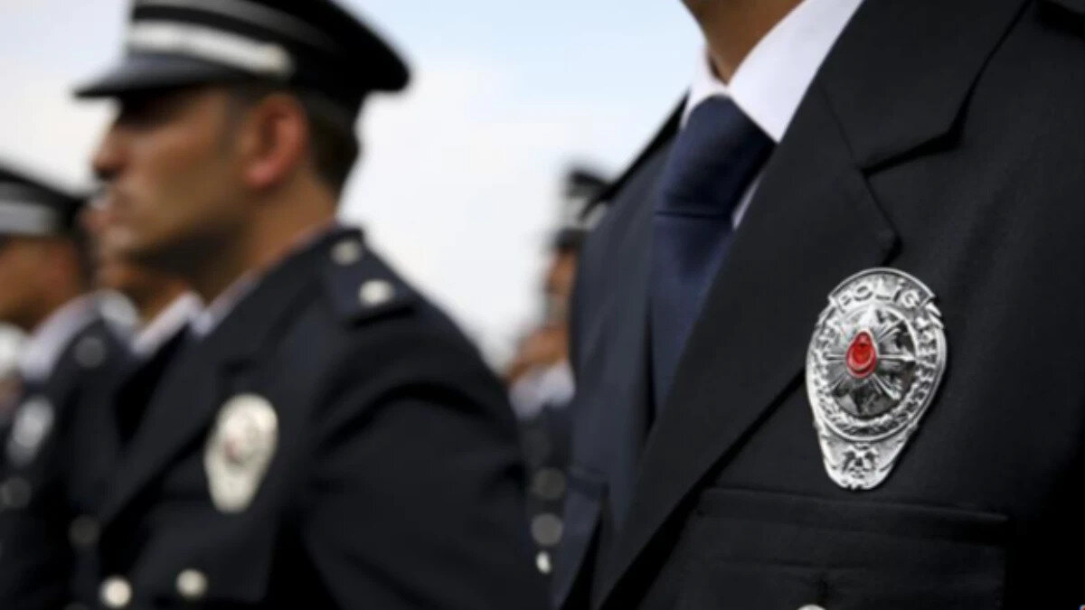 Sonuç olarak, EGM maaş promosyonu 2025-2028 dönemi için yapılan yeni ihale süreci, hem polis memurları hem de emniyet personeli için büyük önem taşıyor. İhalenin sonuçlanmasıyla birlikte, promosyon miktarı ve ödeme tarihleri netleşecek.