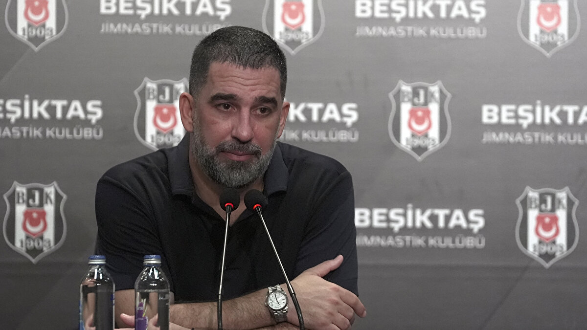 RUS BASINI DUYURDU<br><br>Yıllardır süren Rusya ile Ukrayna arasındaki savaş, Ukrayna'daki futbolu da vurdu. Bu sebeple Shakhtar yönetiminin radikal bir karar aldığı iddia edildi. 