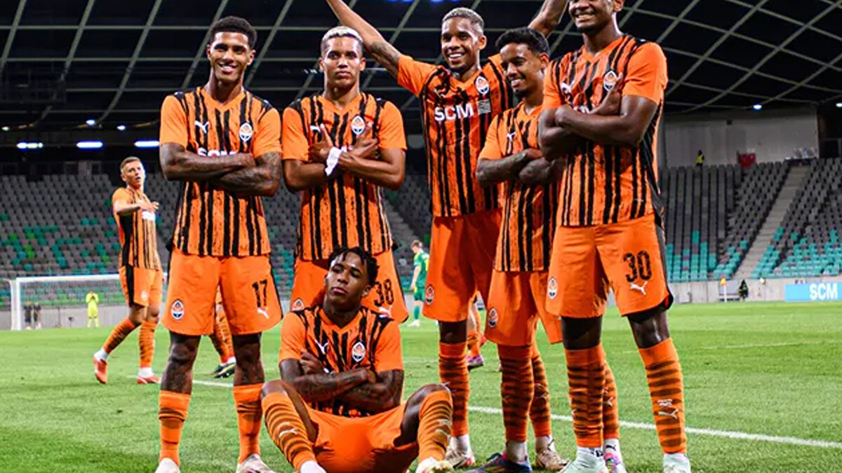 YÖNETİMDEN RADİKAL KARAR<br><br>Rus basınından Sport Baza'ya göre; Shakhtar yönetimi gelecek sezondan itibaren Rusya liginde oynamak için lisans süreçlerini başlattı. <br><br><br><br><br>