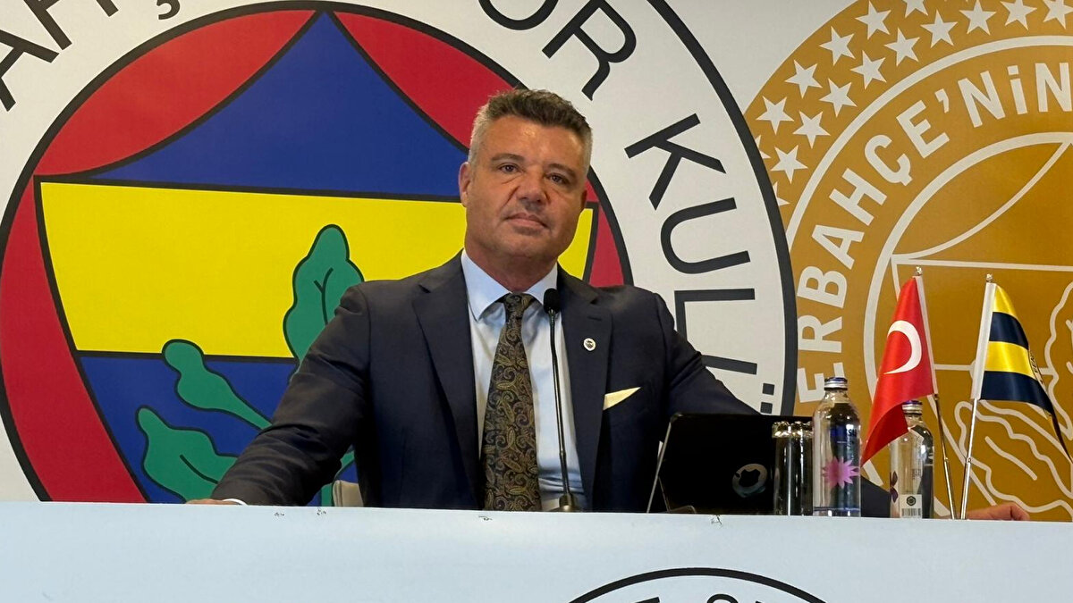 TARAFTARDAN MOURINHO'YA TEPKİ <br><br>Yapılan açıklamalardan sonra birçok Fenerbahçe taraftarı da sosyal medyadan Jose Mourinho'ya tepki gösterdi. 