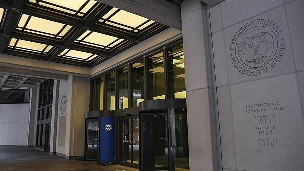 Raporda, küresel piyasalarda faiz oranlarının belirgin biçimde yükseldiği ve gelecekteki seyrinin büyük ölçüde belirsiz olduğuna atıf yapılarak artan borç servisi maliyetlerinin bütçeler üzerinde halihazırda baskı oluşturduğu kaydedildi.