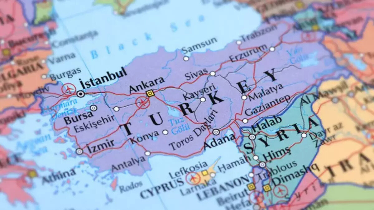 Zaman zaman merak konusu olan il sayısı artacak mı sorusu yeniden gündemde. 19 ilçenin il olma ihtimali konuşulurken yeni illerin plakaları da belli oldu. Peki il sayısı 100'e çıkar mı? Hangi ilçeler il olmaya aday? Bir ilçe nasıl il olabilir? İşte detaylar...