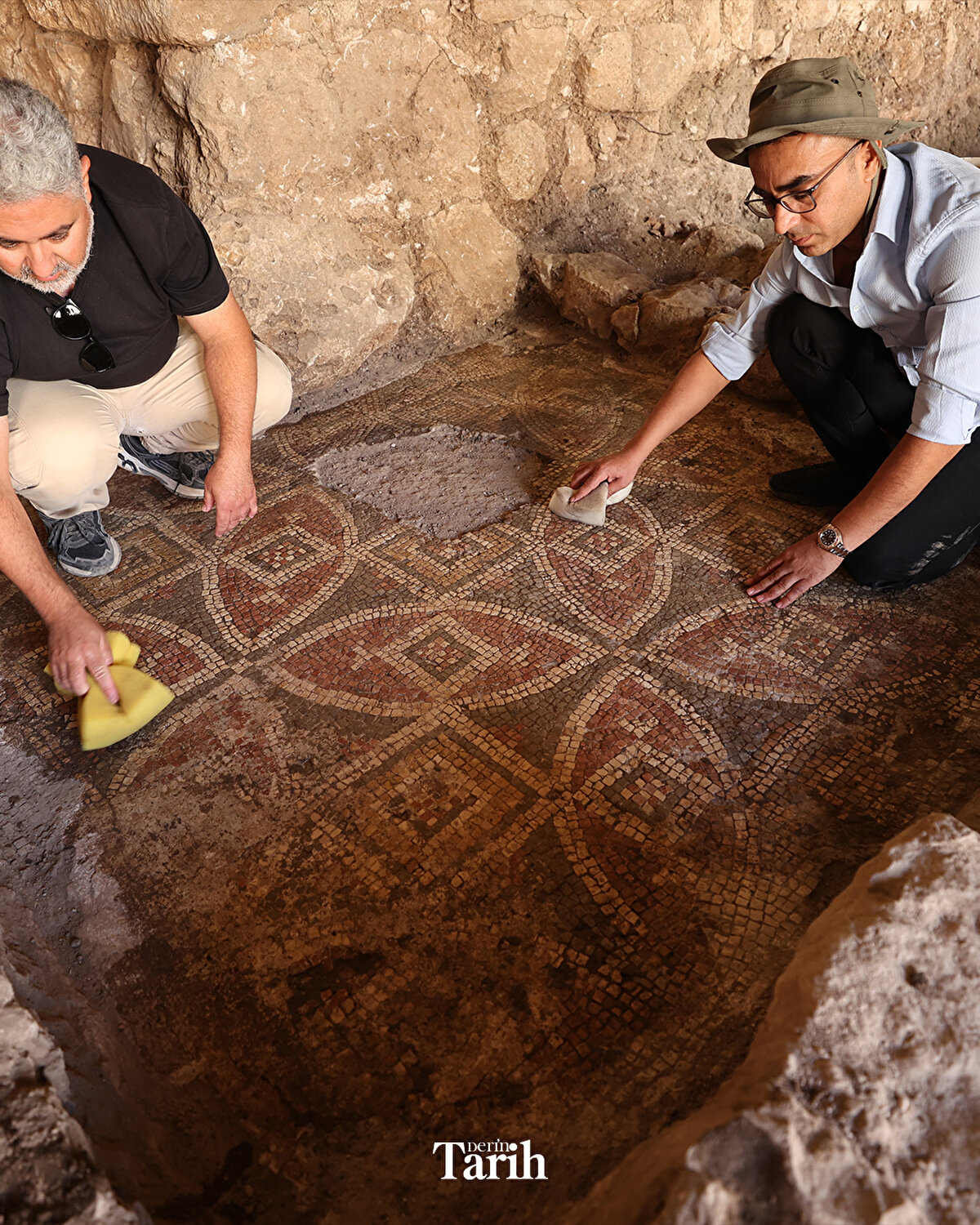 Mülkiyet sahiplerince yürütülen temizlik çalışmaları sırasında değirmenin tabanında mozaik tespit edilmesi üzerine Mardin Müze Müdürlüğüne bilgi verildi.