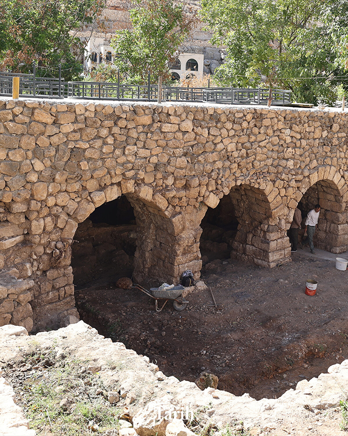 Mülkiyet sahiplerinden Reşit Coşkun da yaklaşık 150 yıllık olduğunu bildikleri harabe haldeki tarihi su değirmenini turizme ve ticarete kazandırmak için temizlik çalışmaları yürüttüklerini aktardı.