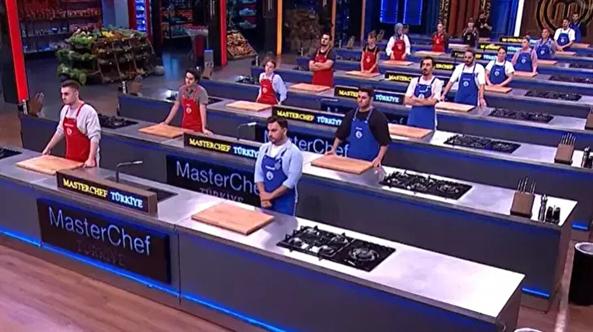 MasterChef Türkiye'de dün akşam ödül gecesi yaşandı. Milli maç sebebiyle 14 Ekim 2025 günü yayınlanan bölüm 19.45'te ekranlara geldi. Dünkü bölümde şefler yarışmacılardan en iyi yaratıcı tabakları yapmalarını istedi. Peki MasterChef kim kazandı? Masterchef son bölüm...