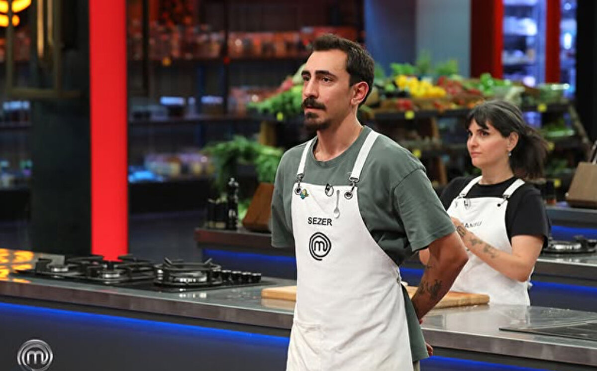 MasterChef ödül oyununu kim kazandı?<br><br>Masterchef Türkiye'de dün akşam yarışmacılar Masterclass için yarıştı. Masterchef Türkiye Masterclass ödülünü kazanan Sezer oldu.