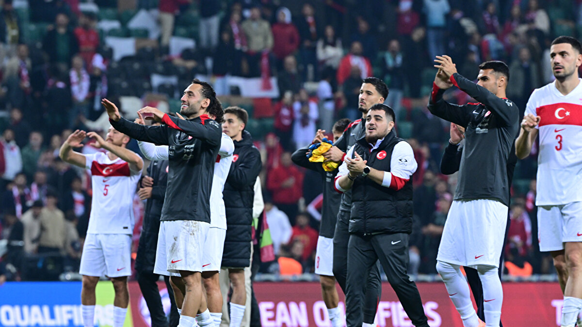 Grubun diğer takımları (Gürcistan, Bulgaristan) Türkiye için nispeten daha uygun rakipler. Bu maçlardan alınacak puanlar Türkiye’nin direkt veya play-off’la gitme ihtimalini artırıyor.<br><br><br>