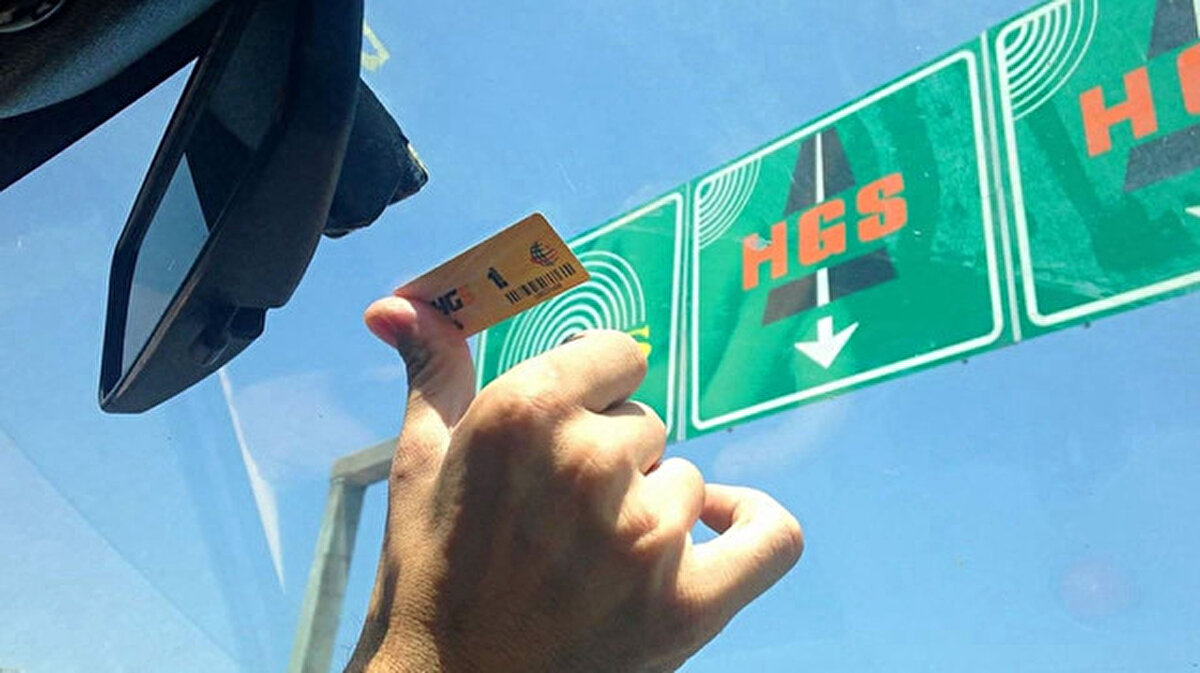 Ücretsiz HGS Etiketi: SGK'dan ilk defa emekli maaşı alacak ve Ziraat Bankası'nı tercih eden müşterilere bir yıl boyunca geçerli ücretsiz HGS etiketi hediye ediliyor.<br><br>%25 İndirimli Kiralık Kasa: Emekli müşteriler, şubelerden %25 indirimli kiralık kasa hizmetinden faydalanabiliyor.<br><br>Ücretsiz Para Transferi: Ziraat Mobil ve İnternet Bankacılığı üzerinden yapılacak Havale, EFT ve FAST işlemleri (EFT mesaj ücreti hariç) tamamen ücretsiz.