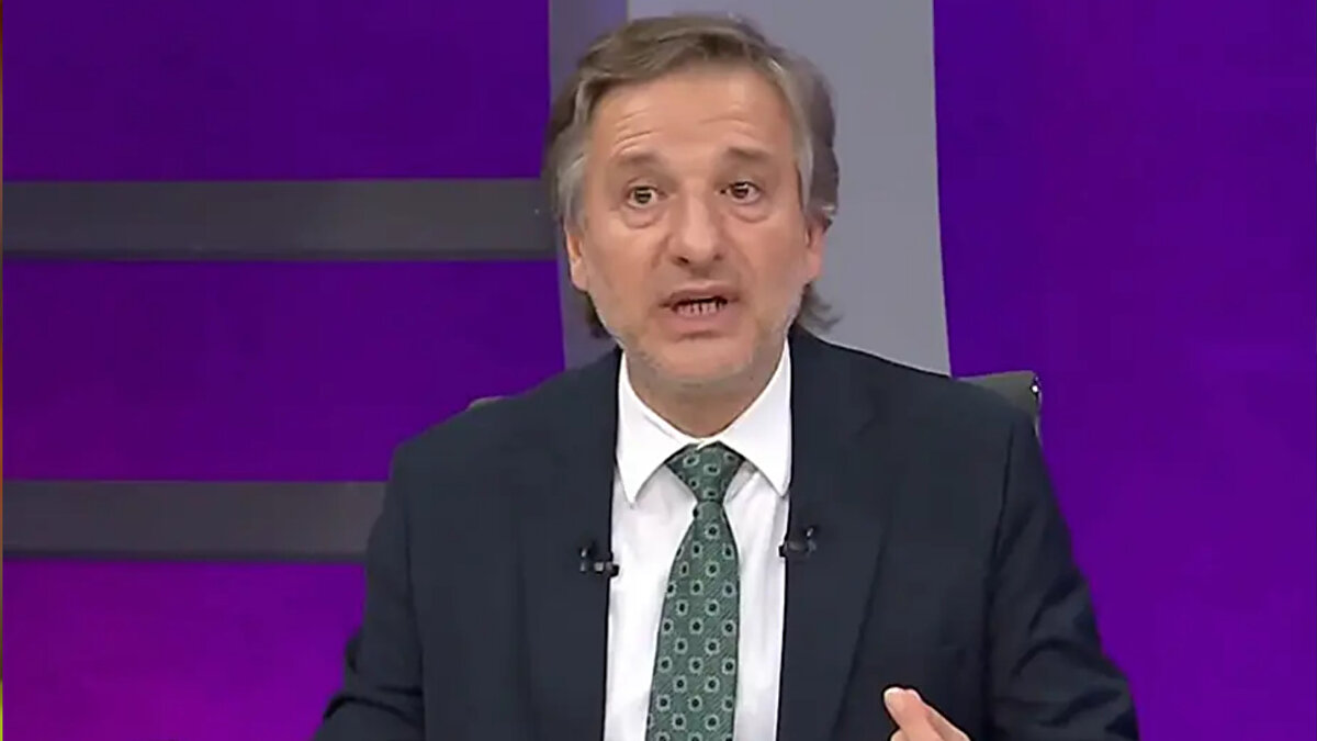 Futbolcuların müthiş mücadele ettiğini belirten İlker Yağcıoğlu: "Hepsini alkışlıyorum. Seremonide Filistinli çocuklar vardı. Çok duyarlı, çok güzel bir davranış. 1-0'a razıydım 4 oldu. Ne diyebilirim ki! Müthiş mücadele, hepsi elinden gelen her şeyi yaptı. Hocanın dediği gibi İspanya maçında milli takıma olan inancımız biraz sarsılır gibi olsa da son 2 maç 10 gol attılar, 2 gol yediler. Dediler ki bu bir kazaydı. Biz belki yanlış strateji uyguladık ama biz iyi bir takımız ve biz bu Dünya Kupası'na ülkemizi götüreceğiz. Hakikaten etkileyici bir mücadele vardı" dedi.<br><br>