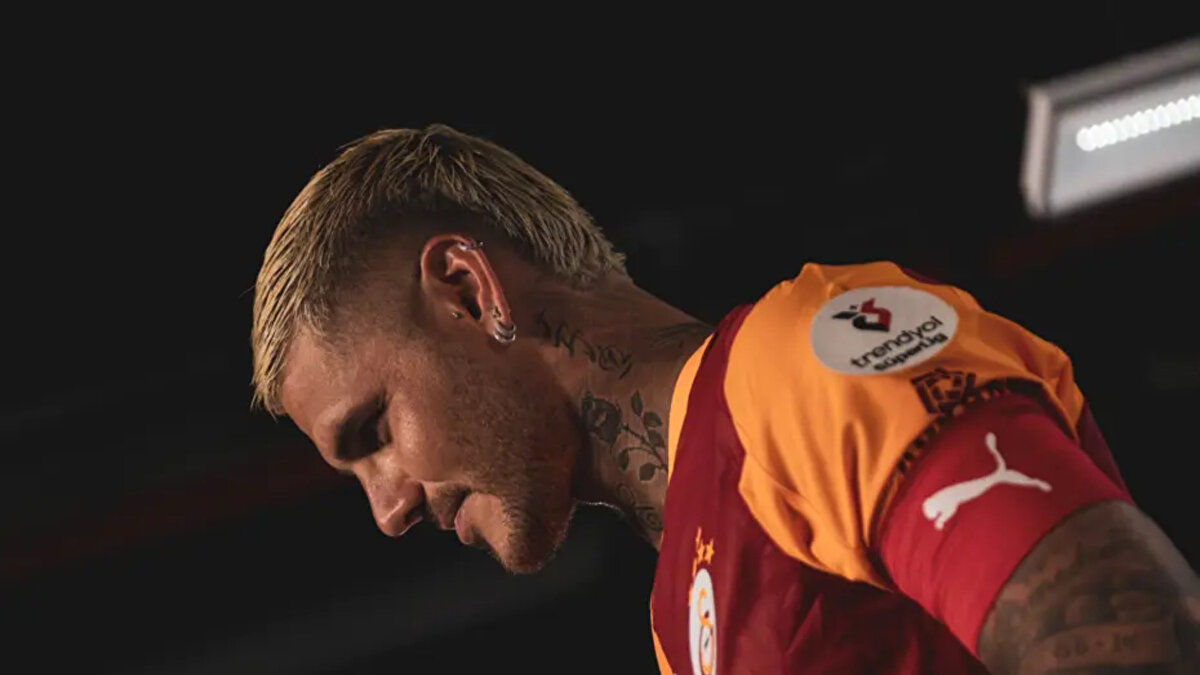 Galatasaray Kulübü Başkanı Dursun Özbek, Mauro Icardi için, "Icardi'nin bu sene son senesi, bize çok büyük değerler katmış, önemli bir futbolcu. Geçtiğimiz sezonlarda çok büyük katkısı oldu. Bu sene de aynı katkıyı vereceğinden eminim. Yeni sözleşme yapılması, yapılmaması bugünün konusu değil. Sezon ortasına doğru kulübün vereceği karardır." demişti.