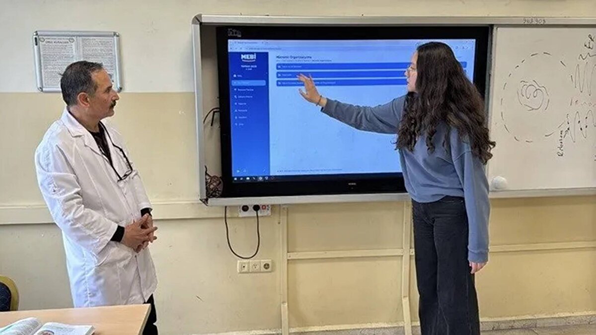 Özellikle Liseye Geçiş Sınavı (LGS) ve Yükseköğretim Kurumları Sınavı'na (YKS) hazırlanan öğrencilerin velileri, çocuklarını özel kurslar ve özel derslere yönlendiriyor.