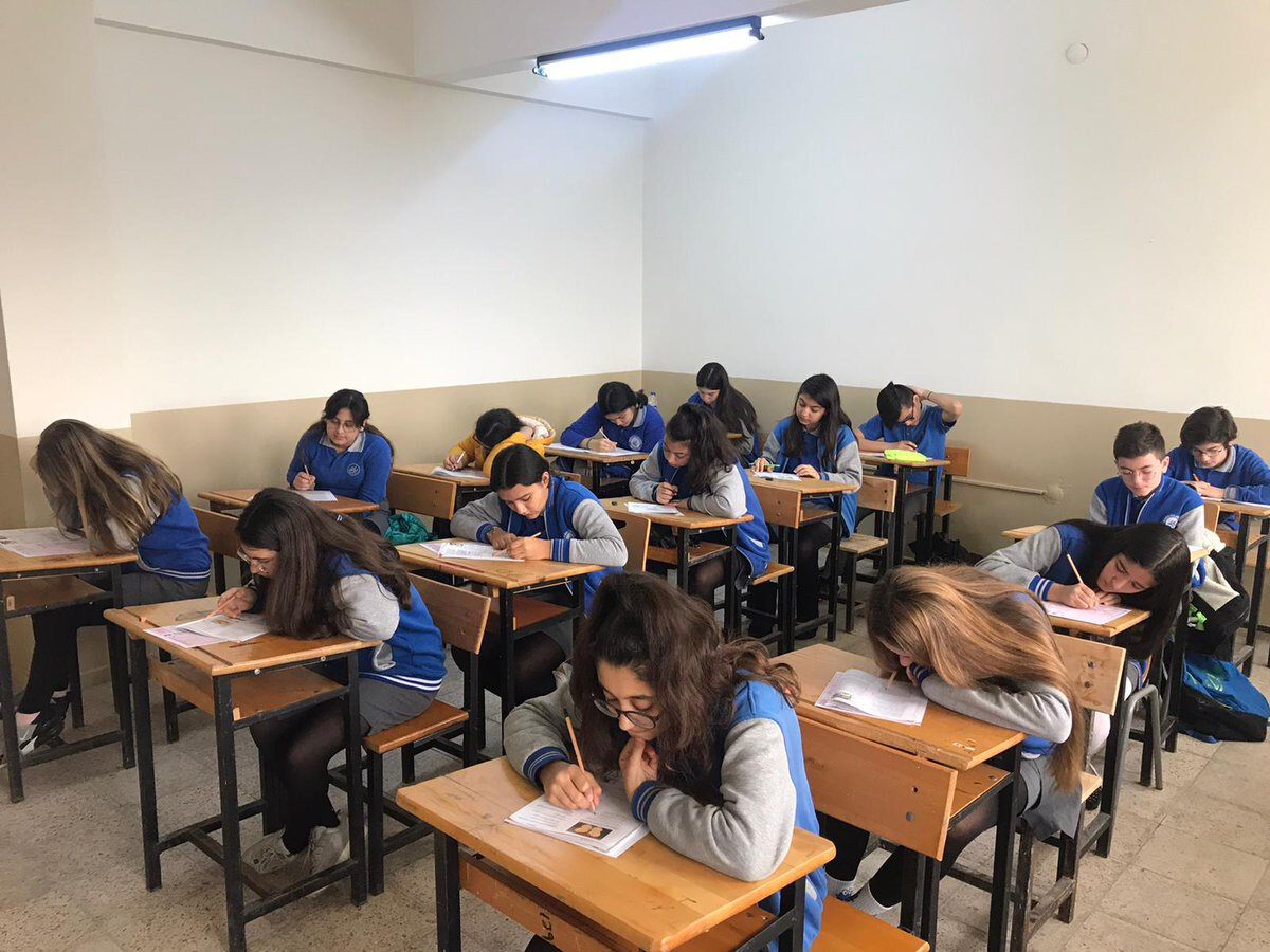 3+1 eğitim sistemi nedir?<br><br>3+1 modelinde lise zorunlu eğitimi 3 yıla indirilecek ve öğrencilere 11. sınıfta diploma verilecek. Üniversiteye gitmek isteyen öğrenciler 12. sınıfa devam edebilecek, istemeyenler ise 11. sınıfta mezun olabilecek.