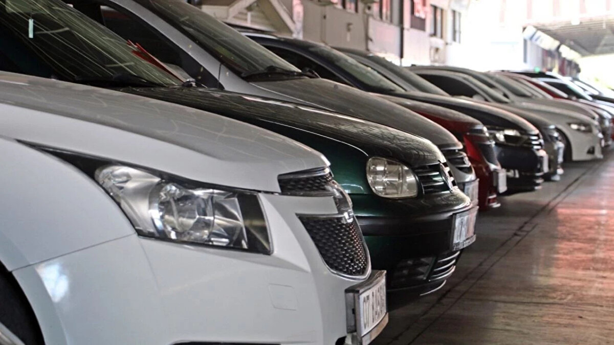 Başvurular Ne Zaman Başlayacak?<br><br>Henüz resmi başvuru tarihi açıklanmamış olsa da, İlk Arabam Yerli Otomobil Aile Destek Programının detaylarının Sanayi ve Teknoloji Bakanlığı tarafından önümüzdeki haftalarda duyurulması bekleniyor. Programın 2025’in ilk çeyreğinde yürürlüğe girmesi planlanıyor.