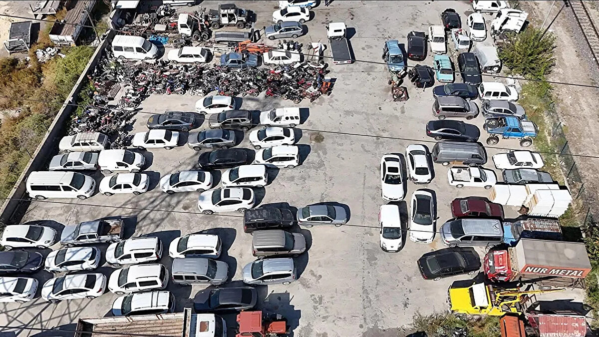 Palandöken ayrıca, vatandaşların yeni araç alımını kolaylaştırmak için faiz oranlarının düşük tutulması ve cazip kredi seçeneklerinin sunulması gerektiğini ifade etti.