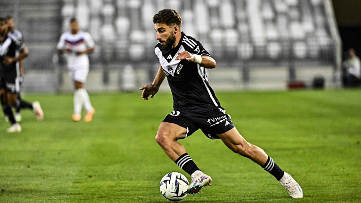 Sergen Yalçın'ın kadroya dahil edilmesini talep ettiği Davitashvili'nin transferiyle Beşiktaş Başkanı Serdal Adalı bizzat ilgilenecek. Başkan, Fransız ekibiyle pazarlık masasına oturup transferi bitirmeye çalışacak.<br><br>Fransa Ligue 2 ekibi St. Etienne forması giyen Davitashvili, bu sezon 8 maçta 4 gole imza attı.