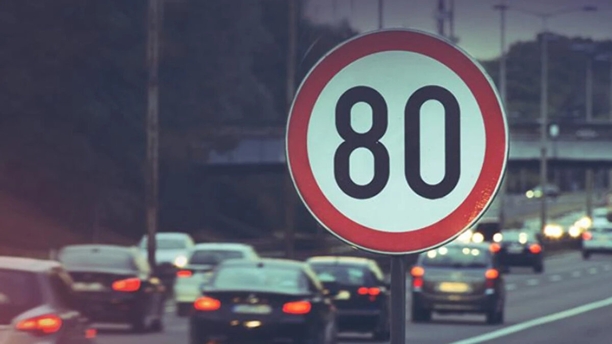 Radar cezalarında yüzde 10 tolerans nedir? <br><br>Yürürlükteki trafik yönetmeliğine göre sürücüler, otoyollarda belirlenen hız sınırını yüzde 10’a kadar aştıklarında herhangi bir ceza almıyor.<br><br><br><br>