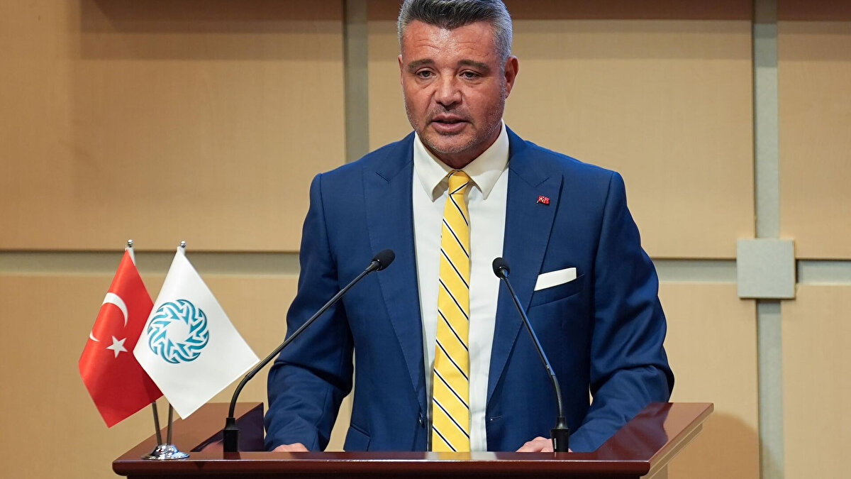 Sarı lacivertlilerin ara transfer döneminde santrfor transferi de yapması bekleniyor.