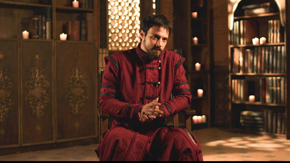 Kuruluş Orhan yeni sezonu ile ekranlara gelmeye hazırlanıyor. TV’nin sevilen dizisi Kuruluş Osman, yeni sezonda Kuruluş Orhan adıyla ekranlara gelecek. Geçtiğimiz sezonlarda Çarşamba günleri yayınlanan ve izleyiciyi ekrana kilitleyen dizi, bu sezon güçlü kadrosu ve yeni hikayesiyle dikkat çekecek. Cihan Ünal, Barış Falay, Bennu Yıldırımlar, Şükrü Özyıldız, Burak Sergen, Mahassine Merabet, Can Atak, Sevinç Kıranlı, Sena Mercan ve Tevfik Erman Kutlu gibi yeni isimler de kadroya dahil oldu. Yeni sezonda en çok merak edilen Orhan Bey'i kimin canlandıracağı. Peki Kuruluş Orhan'da Orhan Bey'i kim canlandıracak?