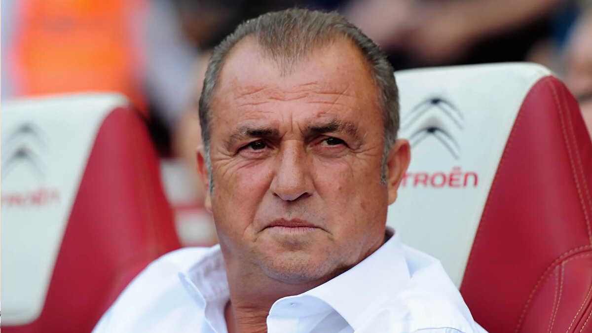 Çek basınına göre federasyon, milli takımı yeniden ayağa kaldıracak, tecrübesiyle oyunculara liderlik edecek bir isim arayışında.