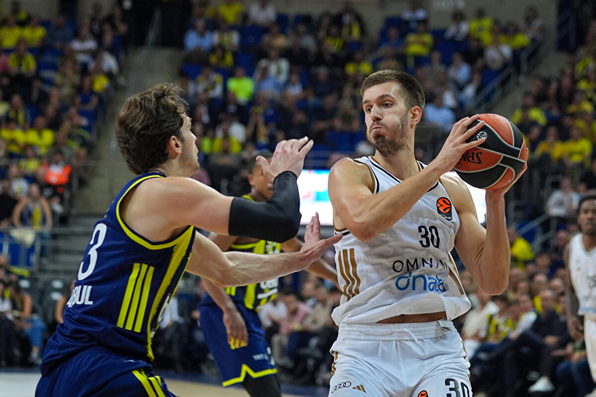 Temelde, daha fazla mücadele etmemiz, rakip takıma daha fazla baskı kurmamız, daha fazla hücum ribaundu almamız ve kötü bir performansın ardından reaksiyon göstermemiz gerekiyor.”<br>