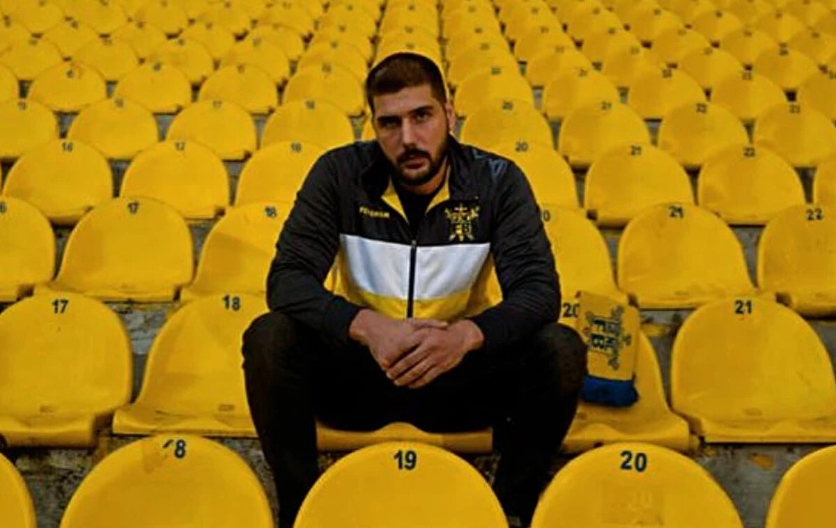 Dava Bakırköy 22. Ağır Ceza Mahkemesi’nde görüldü. Mahkeme, sanık Cem Gölbaşı’na şu cezaları verdi:<br><br>“Birden Fazla Kişi ile Birlikte İş Yerinde Yağma” suçundan 4 yıl 4 ay 15 gün hapis,<br><br>“Kişiyi Hürriyetinden Yoksun Kılma” suçundan 1 yıl 8 ay hapis,<br><br>“Kişisel verileri hukuka aykırı olarak ele geçirmek veya yaymak” suçundan 10 ay hapis.<br><br>Toplamda 6 yıl 10 ay 15 gün hapis cezasına çarptırılan Gölbaşı hakkında ayrıca yurt dışı çıkış yasağı ve adli kontrol kararı da uygulanmasına hükmedildi.