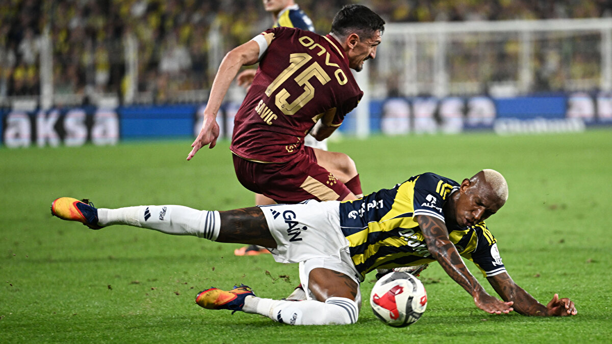 Ayrıca, daha önce Brezilya’dan Flamengo ve Grêmio gibi kulüplerin de bu Brezilyalı yıldıza ilgisi olduğu biliniyor. <br>