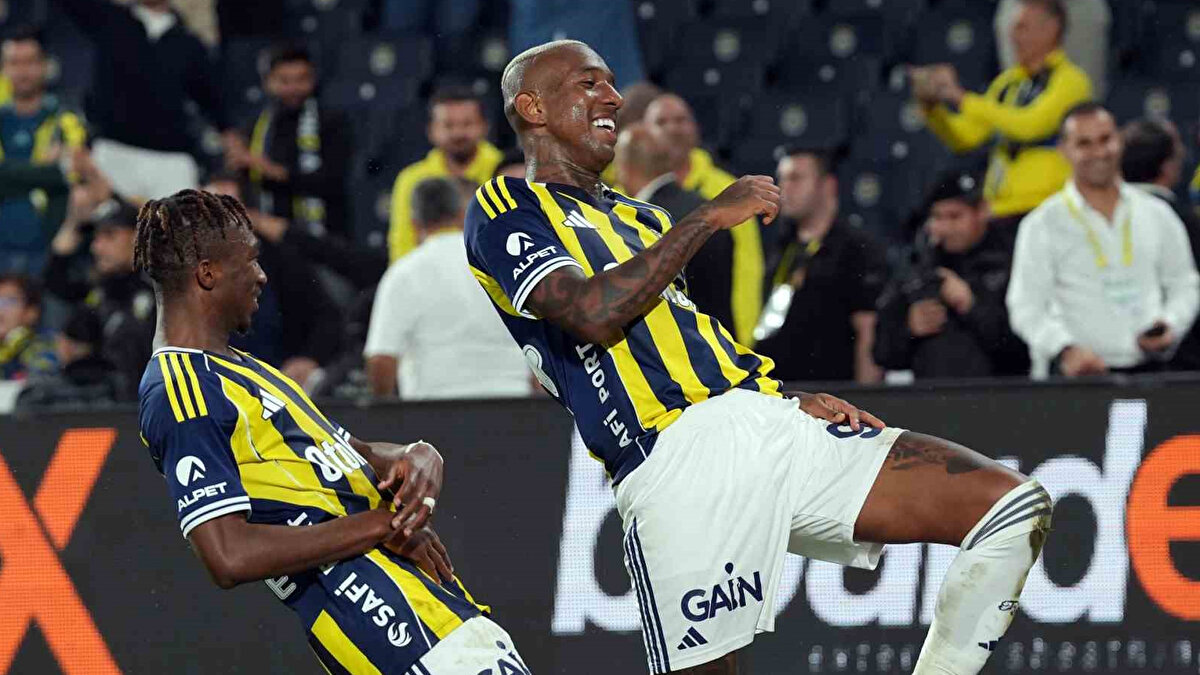 TALISCA'NIN SÖZLEŞMESİ UZATILMAYACAK<br><br>İtalyan gazeteci Rudy Galetti, Fenerbahçe yönetiminin, maaş talepleri ile performansı göz önünde bulundurarak sezon sonunda sözleşmesi sona erecek olan Anderson Talisca'nın sözleşmesini yenilememe kararı aldığını öne sürdü.