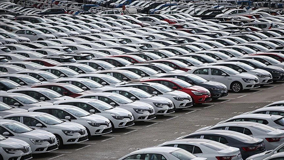 NISSAN: Nakit İndirimi ve Sıfır Faiz Bir Arada<br>Nissan, Juke ve Qashqai gibi sevilen modellerinde hem nakit indirimi hem de faizsiz kredi seçenekleriyle öne çıkıyor:<br><br>Nissan Juke: Otomatik Tekna DCT versiyonunda 100.000 TL nakit desteğine ek olarak bireysel müşterilere 240.000 TL'ye 12 ay %0 faizli kredi imkanı sağlanıyor.<br><br>Nissan Qashqai Mild Hybrid: Designpack versiyonu 1.999.000 TL'lik özel kampanya fiyatıyla satışta.<br><br>Nissan Qashqai e-POWER: N-Design donanımında tam 200.000 TL nakit indirimi ve ticari müşterilere özel kredi fırsatları mevcut.