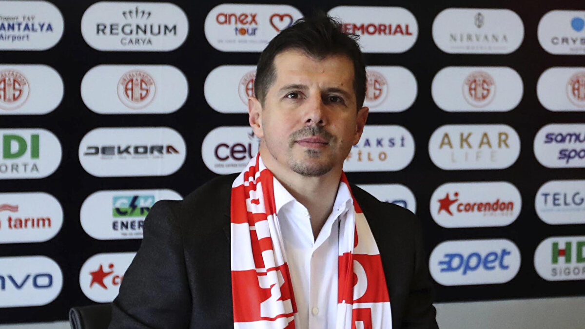 Emre Belözoğlu<br>Son takımı: Antalyaspor 